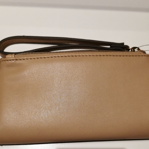 Guess wallet/wristlet - Picture 2 of 5